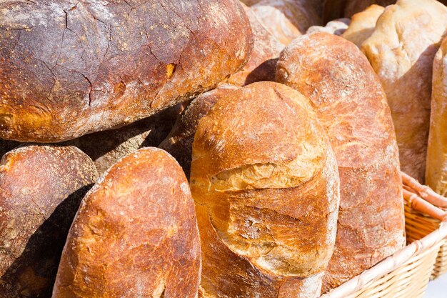 Produits frais au marché fermier local.