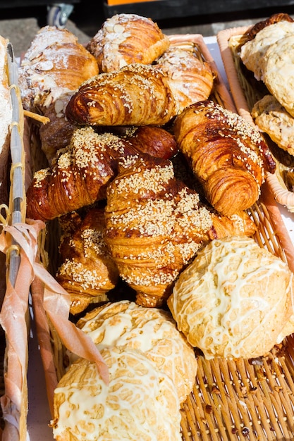 Produits frais au marché fermier local.