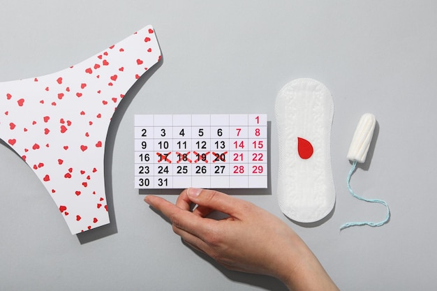 Produits d'hygiène pendant le cycle lunaire avec un calendrier