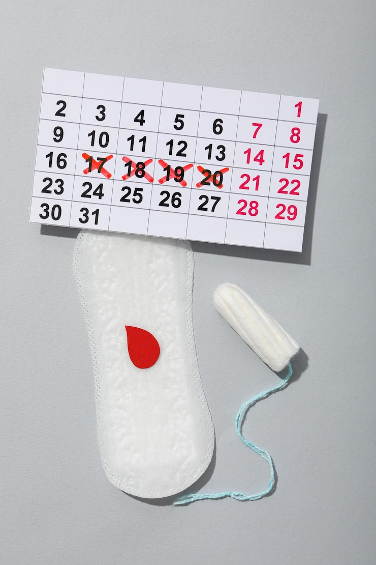 Photo produits d'hygiène pendant le cycle lunaire avec un calendrier