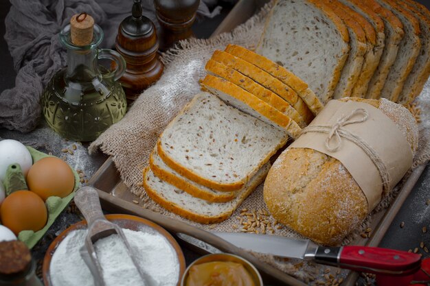 Produits de pain sur la table en composition