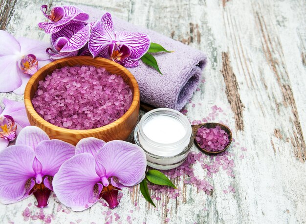 Produits de spa avec des orchidées