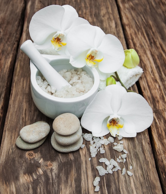 Produits de spa avec des orchidées