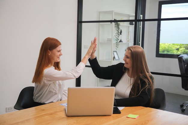 Professionnels de l'entreprise au travail