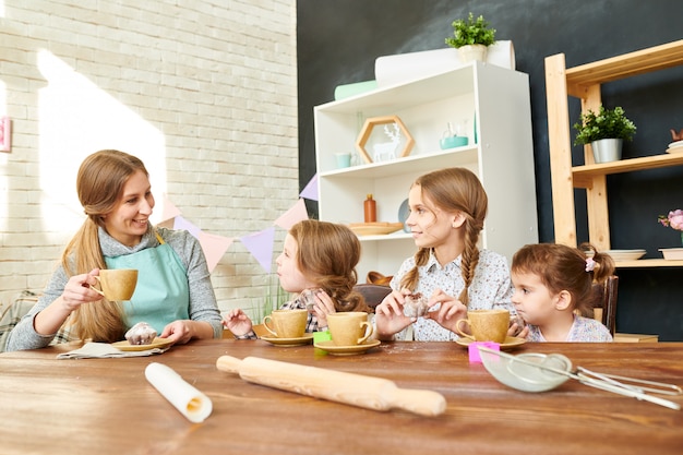 Profiter d'une journée ensoleillée à la maison