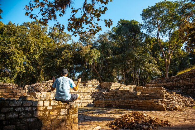 Profiter des temples de Copan Ruinas. Honduras