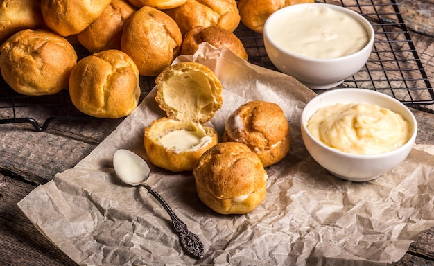 Profiteroles maison à la crème anglaise