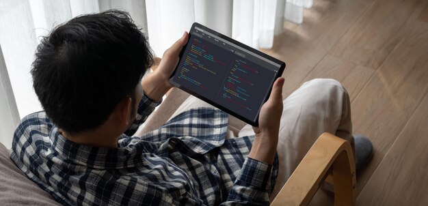 Programmation de développement de logiciels sur l'écran de l'ordinateur pour une application moderne