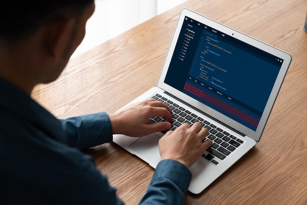 Programmation de développement de logiciels sur écran d'ordinateur pour une application moderne