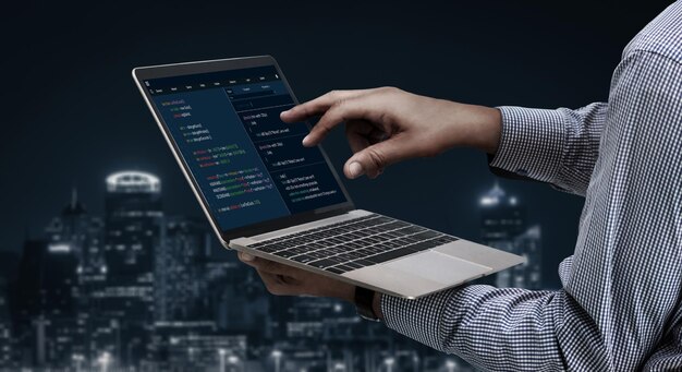 Programmation de développement de logiciels sur l'écran de l'ordinateur pour une application moderne