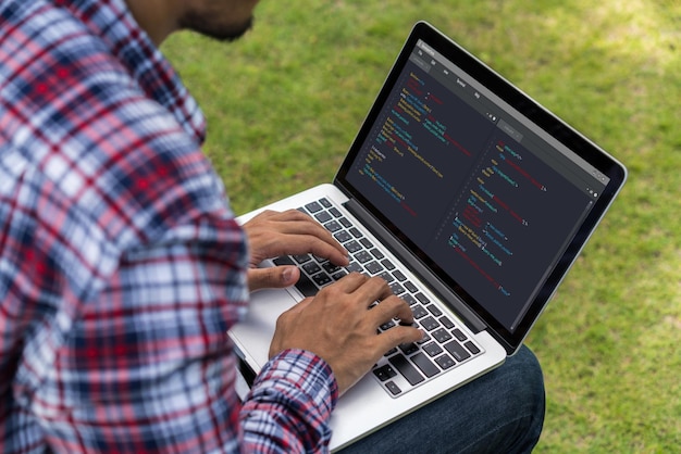 Programmation de développement de logiciels sur écran d'ordinateur pour une application moderne