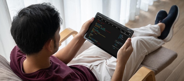 Programmation de développement de logiciels sur l'écran de l'ordinateur pour une application moderne
