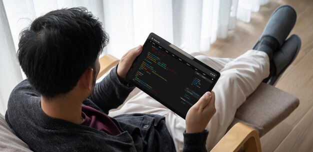 Programmation de développement de logiciels sur l'écran de l'ordinateur pour une application moderne
