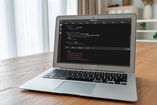Programmation de développement de logiciels sur écran d'ordinateur pour le codage d'applications et de programmes à la mode
