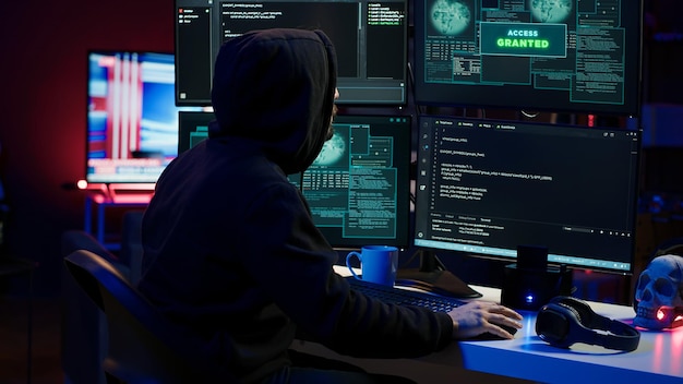 Un programmeur malfaiteur a réussi à accéder aux données de la victime.
