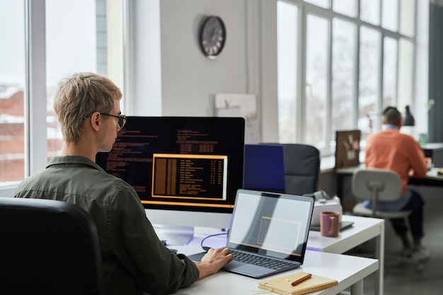 Programmeurs travaillant dans ce bureau