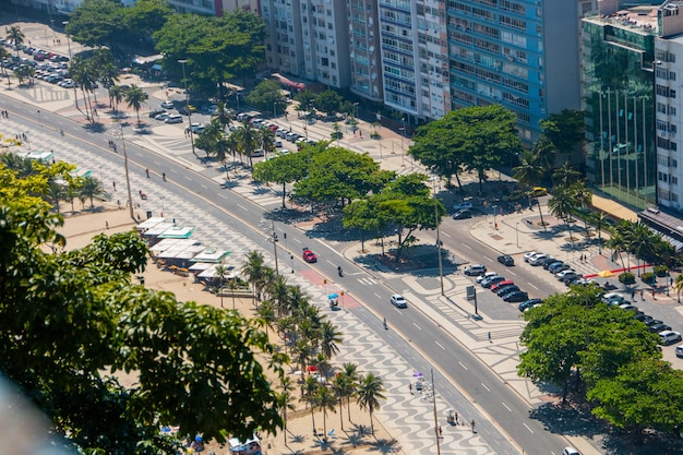 Promenade de la plage de Copacabana à Rio de Janeiro au Brésil.