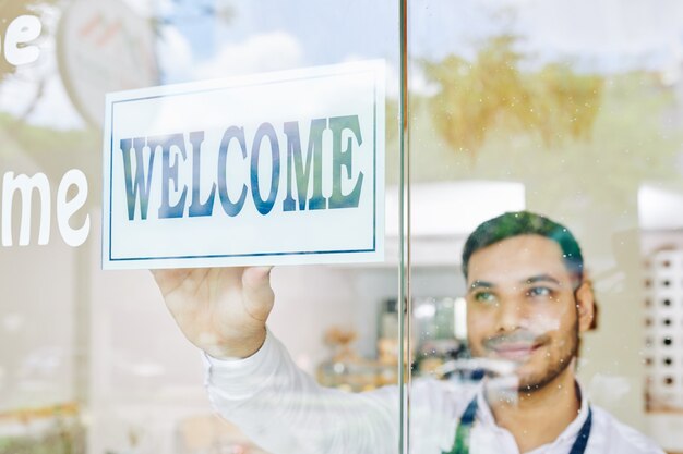 Propriétaire de la boutique collant signe de bienvenue