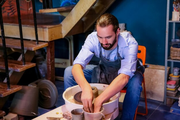 Propriétaire d'une petite entreprise Jeunes créateurs de poterie