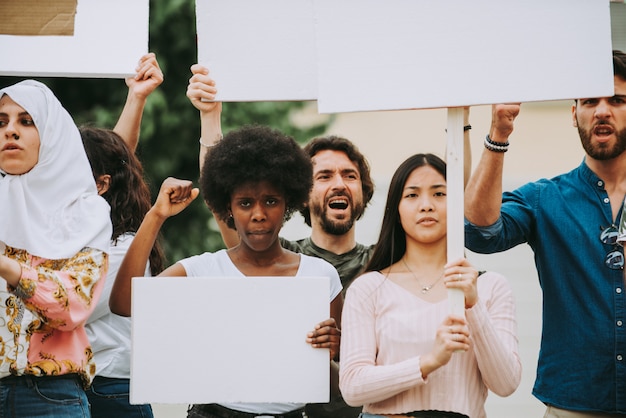 Protestation publique contre les problèmes sociaux et les droits de l'homme.