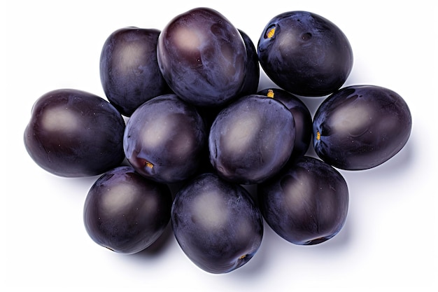 Prune isolée Prune bleue entière Prune fraîche mûre Prune bleu foncé Fruits sains