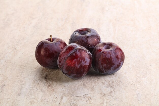 Prune violette mûre et sucrée