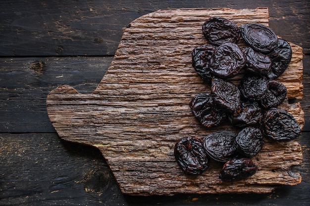 pruneaux, prunes séchées