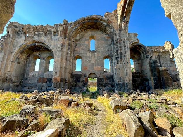 Ptghnavank ou Ptghni Église située dans le village de Ptghni dans la province arménienne de Kotayk