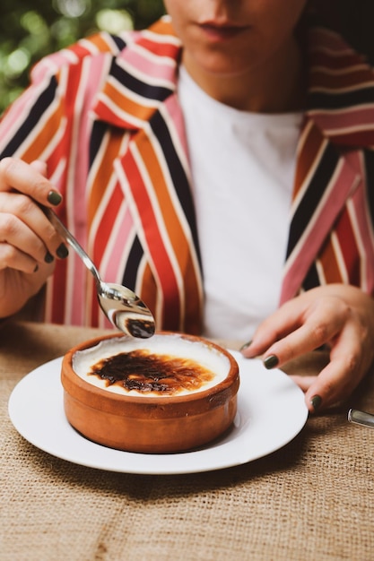 pudding au lait de dessert turc traditionnel avec du riz