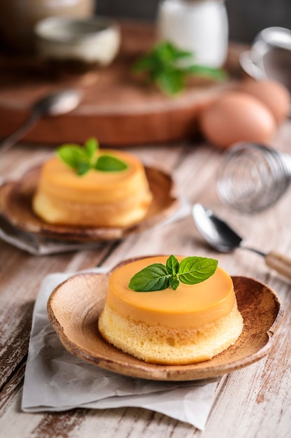 Pudding maison au caramel et à la menthe