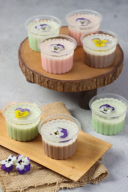 Puding bunga gelas Tasse à pouding aux fleurs comestibles