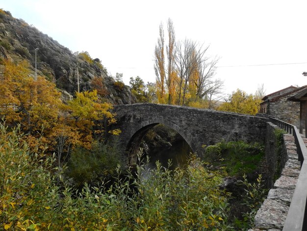 Puente de Valdepielago en León