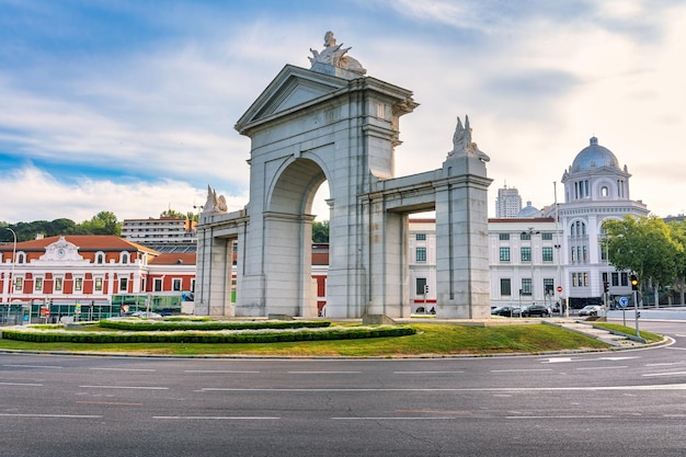 Photo puerta de san vicente, entrée sud de la capitale de l'espagne, madrid