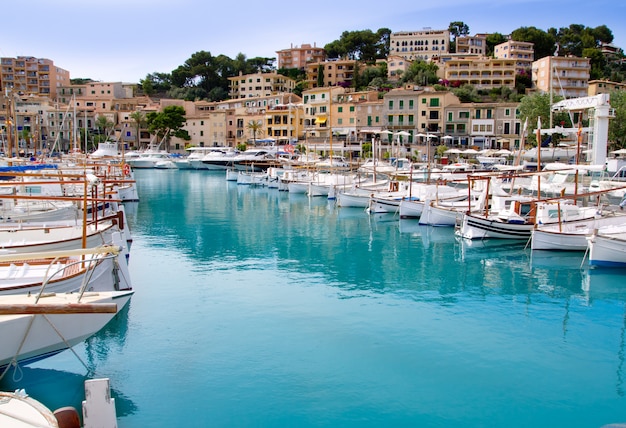 Puerto de Soller Port de Majorque avec des bateaux lllaut