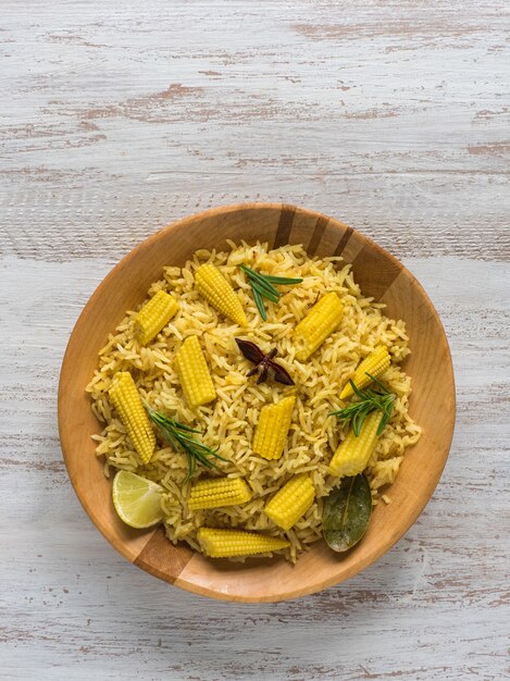 Pulao de maïs bébé. Biryani végétarien, cuisine indienne