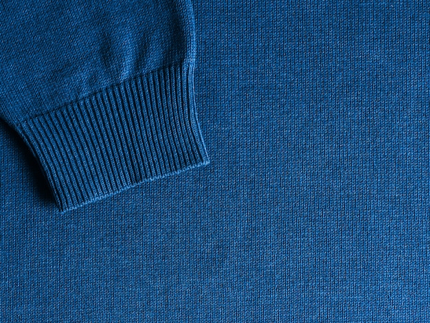 Pull en couleur bleu 2020 classique.