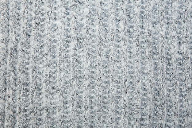 Pull ou écharpe en fil tissé duveteux gris chiné