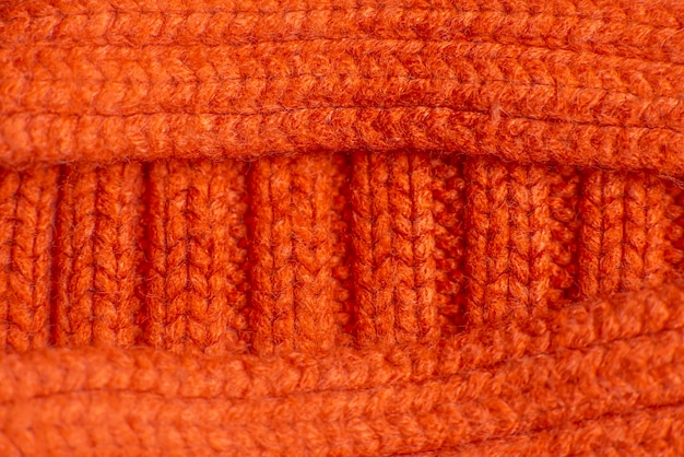 Pull orange tricoté close up background