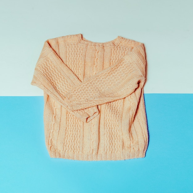 Pull tricoté. Style de mode minimaliste