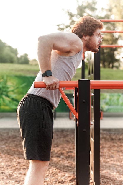 Pull ups dans le profil de la barre orange