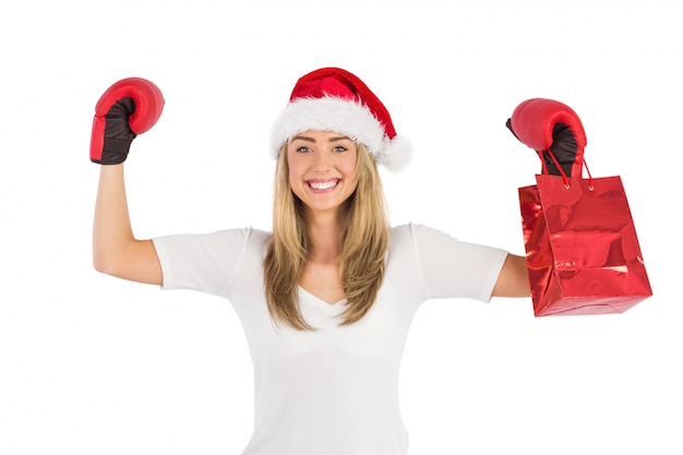 Punch blonde festive avec des gants de boxe