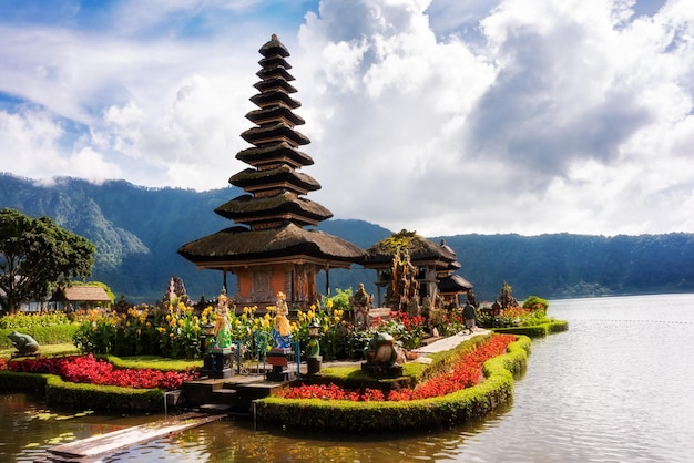 Pura Ulun Danu Bratan temple hindou sur l'île de Bali Indonésie