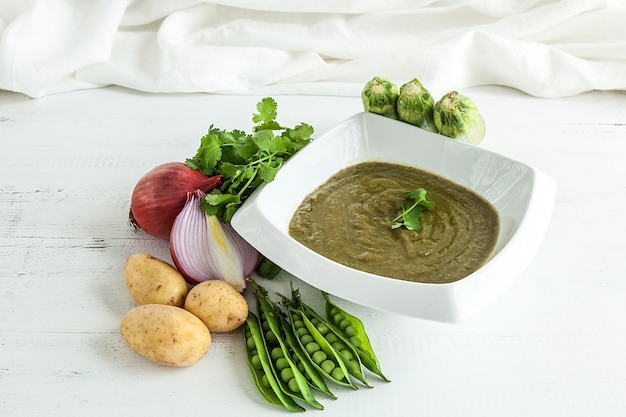 Purée de pois, courgettes, oignons et pommes de terre