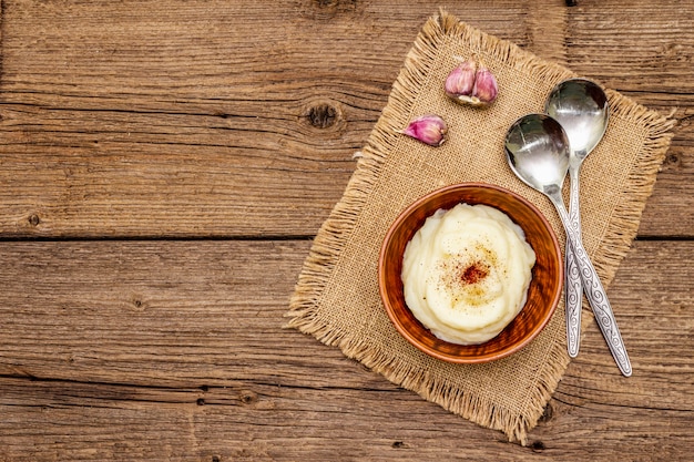 Purée de pommes de terre à l'ail de Thanksgiving maison avec sel et poivre