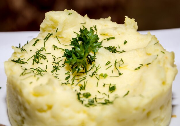 purée de pommes de terre dans une assiette