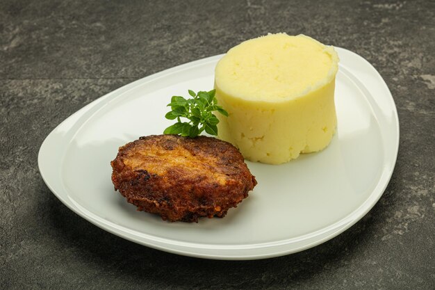 Purée de pommes de terre avec escalope maison