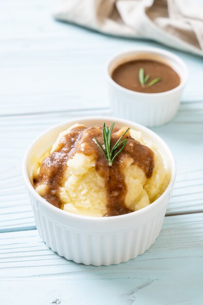 purée de pommes de terre à la sauce de sauce