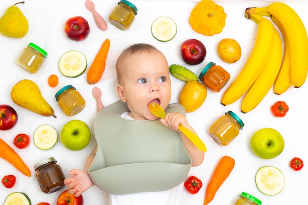 Purée pour aliments pour bébés avec légumes et fruits Alimentation sélective La première alimentation complémentaire de l'enfant