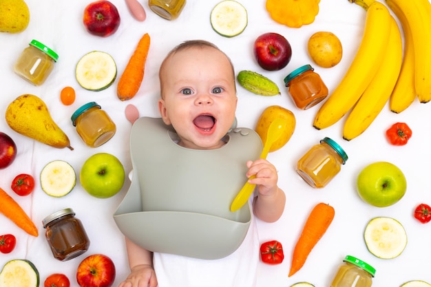 Photo purée pour aliments pour bébés avec légumes et fruits alimentation sélective la première alimentation complémentaire de l'enfant