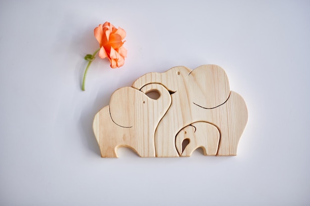 Puzzle d'éléphants ou symbole de jouets d'une famille forte et heureuse Mise à plat